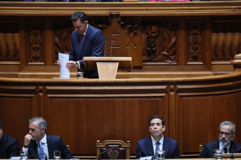 Governo de Montenegro poderá ser 2.º da história democrática a ‘cair’ sem confiança