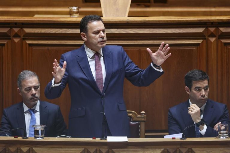 Portugal deve aproveitar oportunidade de empréstimos e alívio de regras do défice — PM