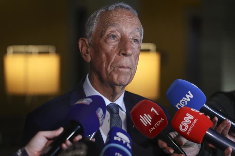 Presidente promete agir “o mais rápido possível” se moção de confiança for rejeitada