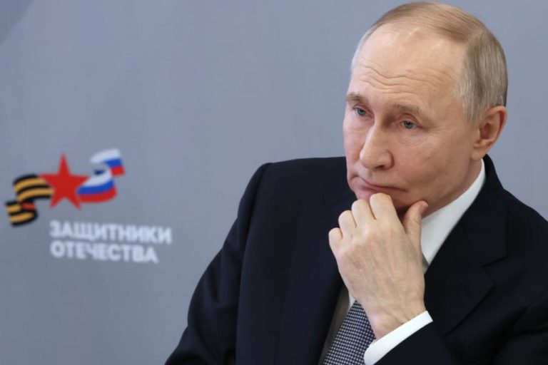 Putin avisa que Rússia não cederá e escolherá “versão da paz” que lhe interessar