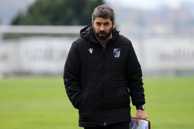 Técnico do Vitória de Guimarães quer aproveitar “oportunidade e fazer história” na Liga Conferência