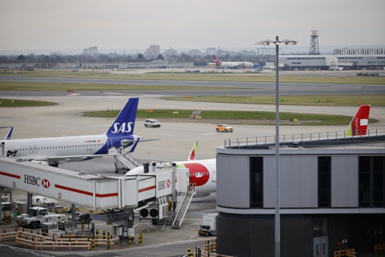 Passageiros para Heathrow devem verificar voos antes de ir para aeroporto