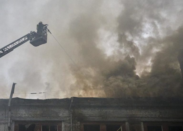 Aguiar-Branco salienta que paz na Ucrânia requer força efetiva e política para ser conquistada
