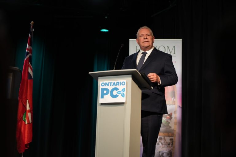 Política: Ford conquista terceiro mandato em Ontário com maioria