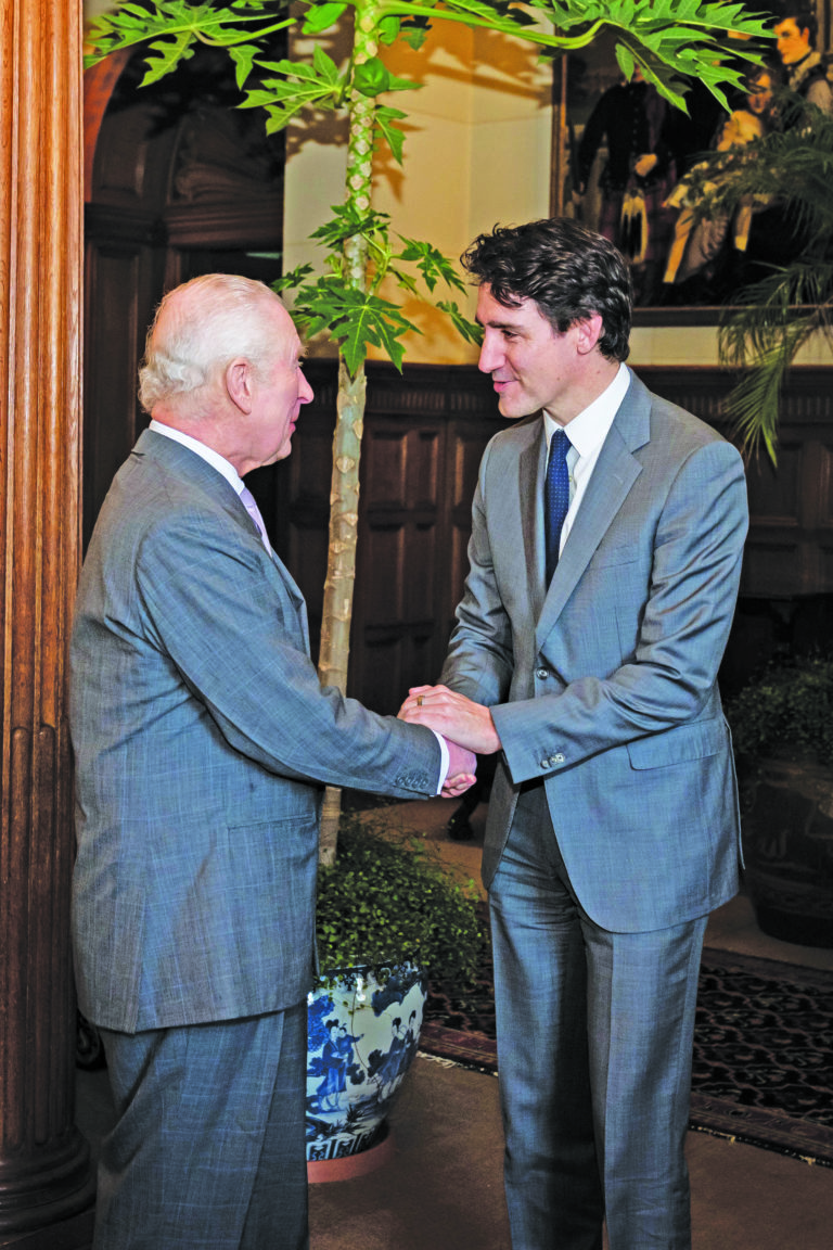 Política: Trudeau reúne-se com Rei Carlos III em clima de tensão com EUA