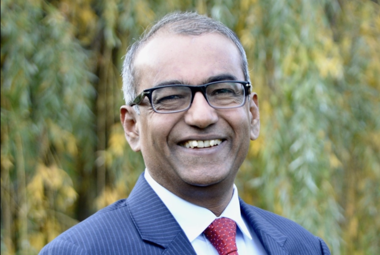Liberais travam recandidatura de Chandra Arya em Ottawa