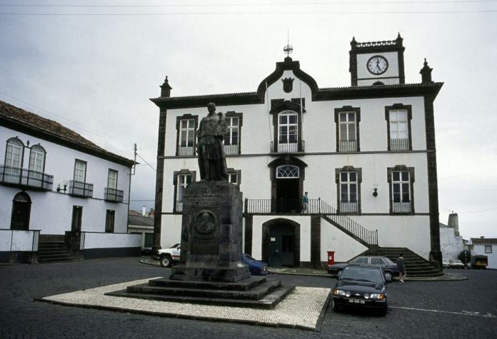 12519725.jpg