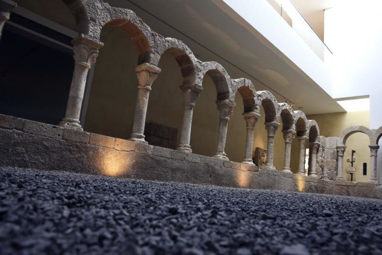 Peças museológicas para invisuais são aposta no acesso à cultura em Coimbra