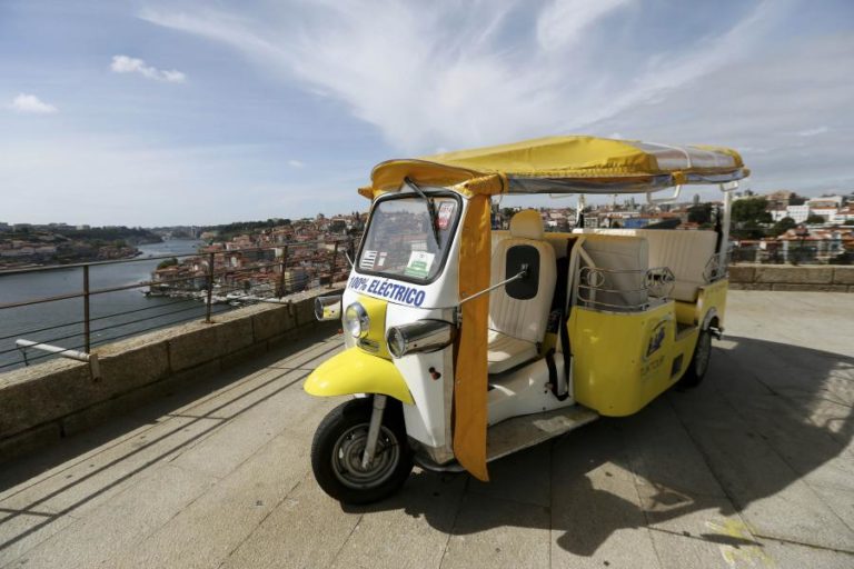 Empresas de ‘tuk-tuks’ interpõem providência cautelar contra restrições no Porto