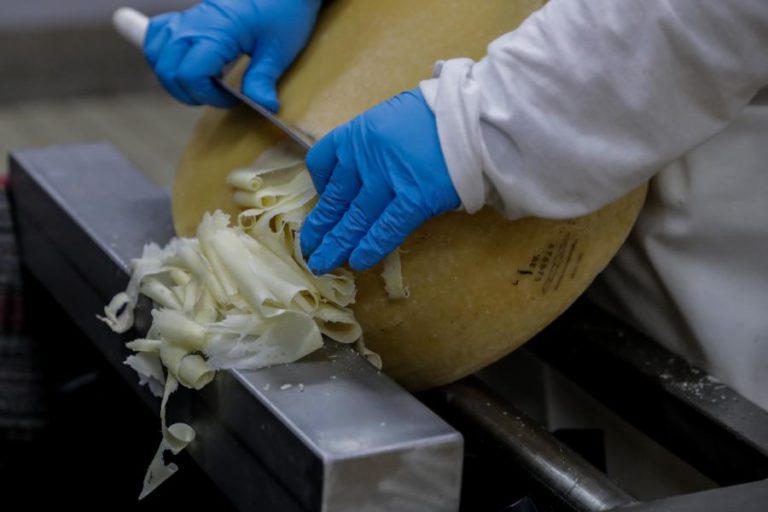 Cooperativas preocupadas com impacto das tarifas dos EUA para queijo de São Jorge