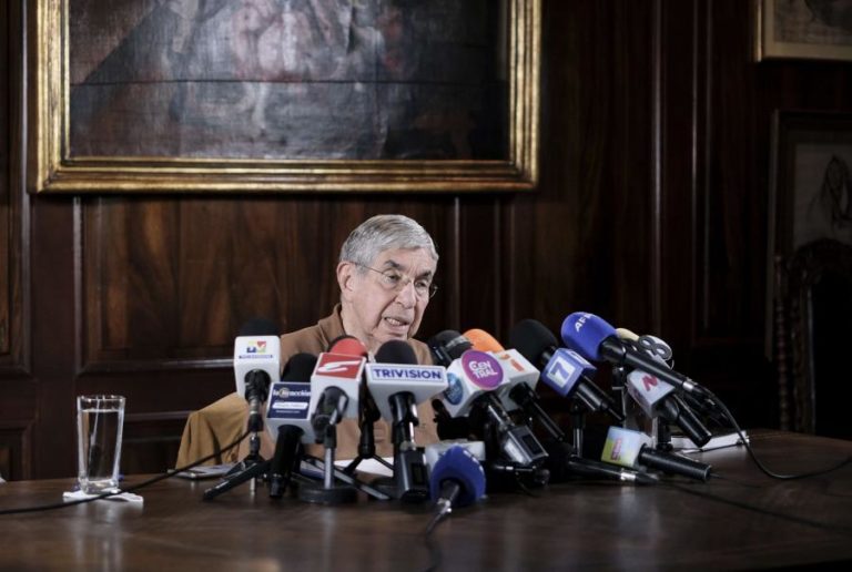 Estados Unidos retiram visto ao Prémio Nobel e antigo presidente Oscar Arias