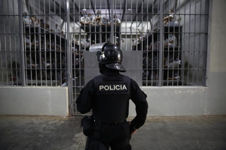 El Salvador propõe à Venezuela trocar deportados por presos políticos, incluindo de Portugal
