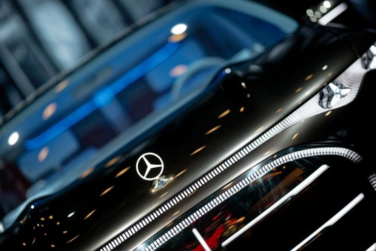 Lucros da Mercedes-Benz abrandam 42,8% até março para 1.731 ME
