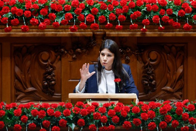 Mortágua critica Governo por adiar celebrações do “dia mais feliz”