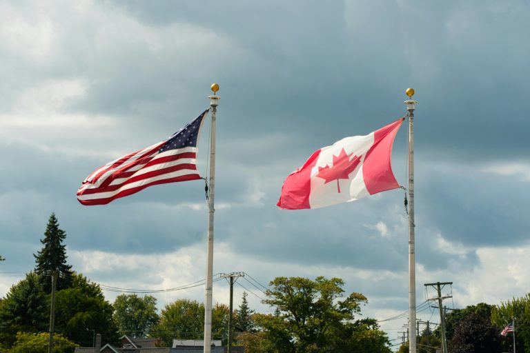 Trump recua em algumas tarifas, mas mantém pressão sobre o Canadá