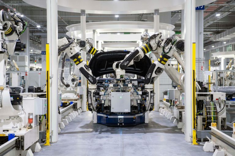 Trump ameaça Canadá com aumento de tarifas sobre automóveis