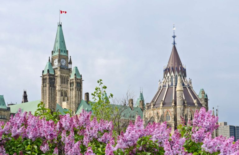 Partidos canadianos fecham listas com nomes de peso