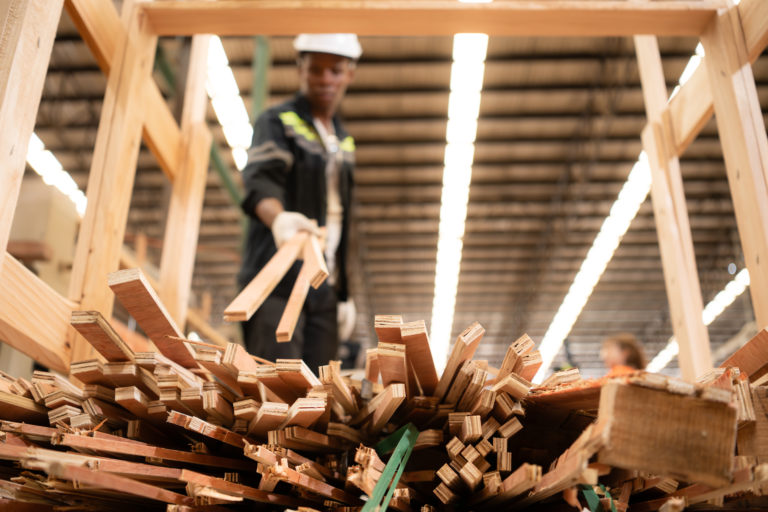 Canadá perde mais de 30 mil empregos em março