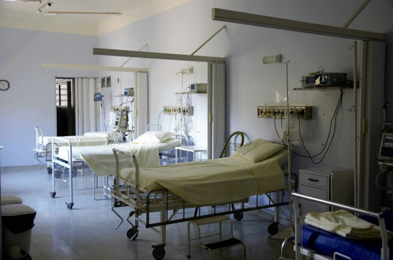 Hospitais rurais de Ontário em risco de fechar urgências