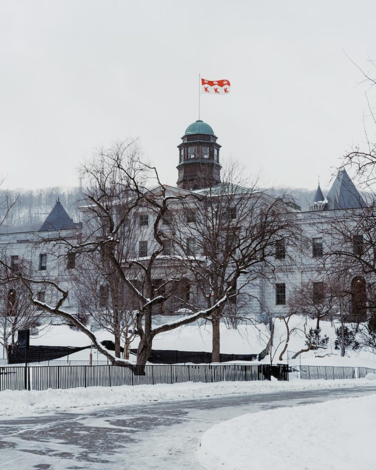 Tribunal do Quebec revoga aumento das propinas para canadianos de fora da província