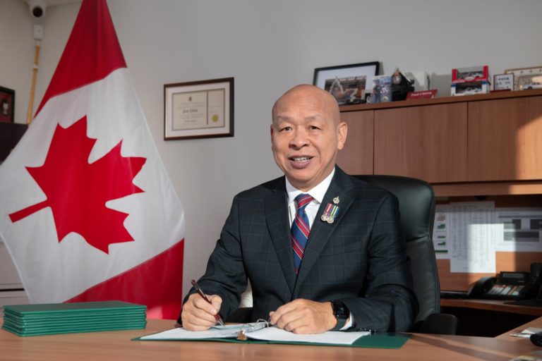 Liberal abandona corrida eleitoral após sugerir entrega de rival à China