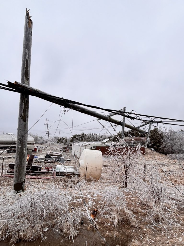 Tempestade de gelo em Ontário deixa milhares sem eletricidade
