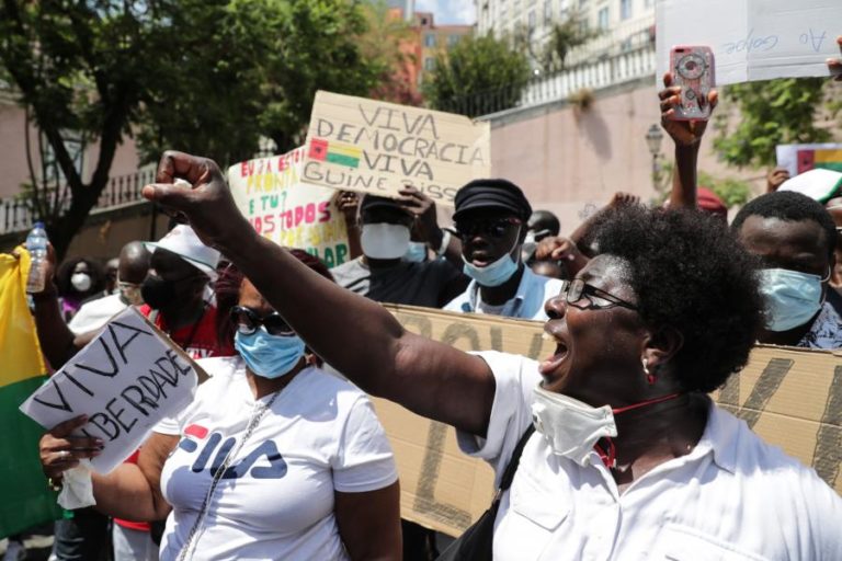Sociedade civil guineense anuncia manifestação dia 25 pela reposição da democracia