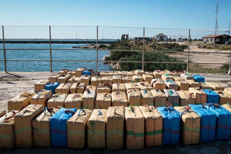 Mais de uma tonelada de haxixe apreendida no Guadiana pela GNR e Guardia Civil