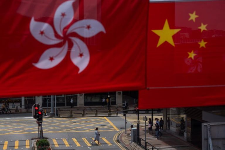 Mais quatro ativistas políticos de Hong Kong libertados após cumprirem pena