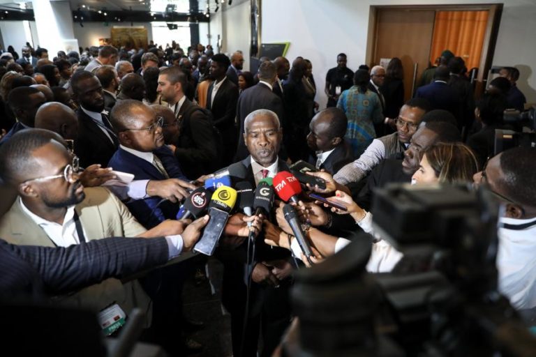 Conjuntura económica “menos favorável” afeta capacidade de produção jornalística em Angola — Regulador