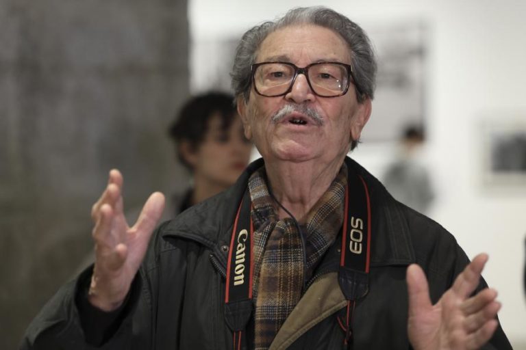 Torres Vedras expõe fotografias e arquivo de fotógrafo Eduardo Gageiro
