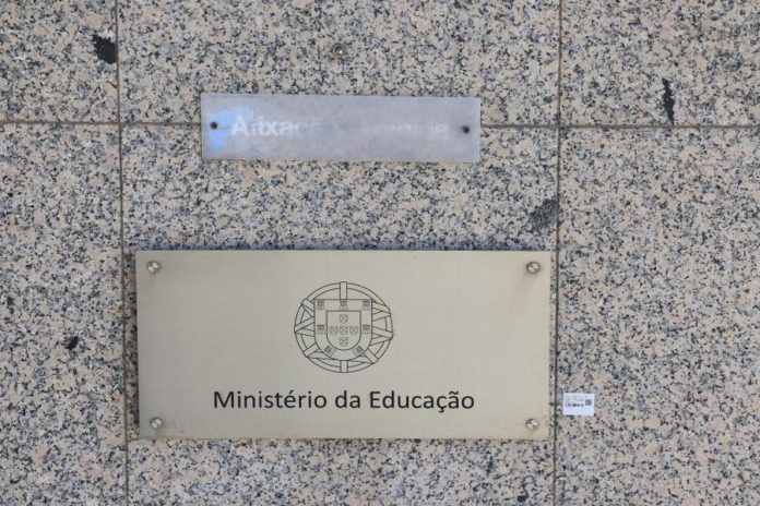 42687741.jpg