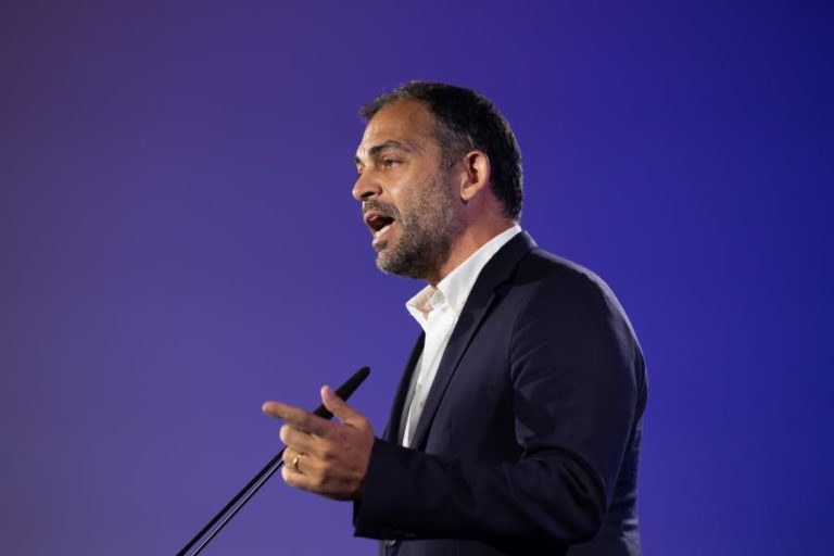 Duarte Cordeiro não é candidato a líder do PS mas quer solução de unidade e não de fação