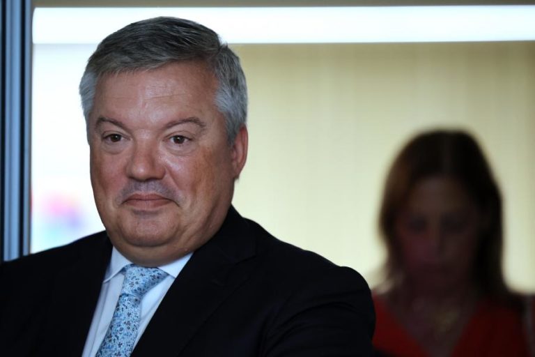 Presidente da Câmara de Gaia condenado a perda de mandato deixa autarquia em junho