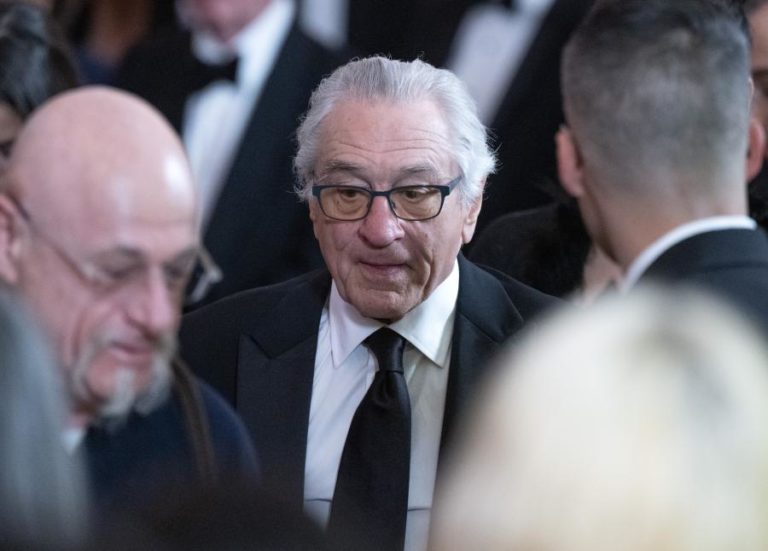 De Niro apela a defesa com “paixão” da liberdade dos EUA face a “Presidente inculto”