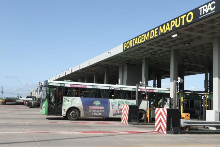 Cobrança de portagens em Moçambique retomada sem incidentes apesar de buzinas e filas