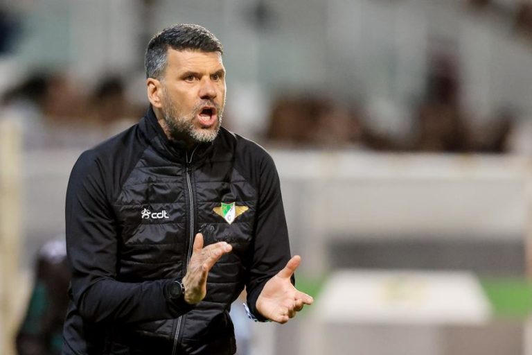 Treinador do Moreirense falha jogo com FC Porto devido a pneumonia