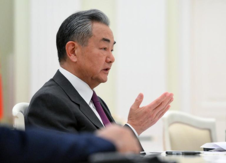 China reitera oferta para mediar crise entre Índia e Paquistão e espera trégua duradoura