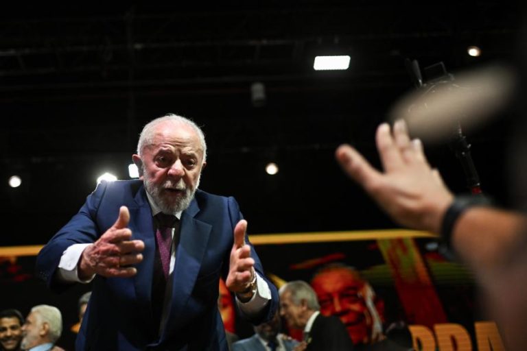 Presidente do Brasil vai à Rússia e à China no meio de tensões na Ucrânia e no comércio global