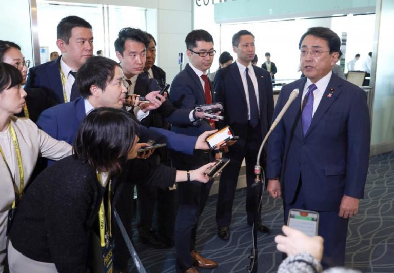 Japão e EUA acordam nova ronda de negociações comerciais antes de cimeira do G7