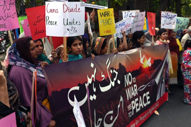 Trump diz esperar fim “muito rápido” de ataques entre Índia e Paquistão