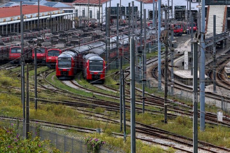 Greve suprimiu 3 em cada 4 comboios até às 12:00 de hoje