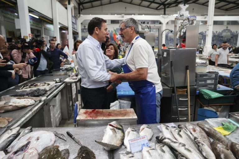 Montenegro promete avançar com lei de financiamento do setor social