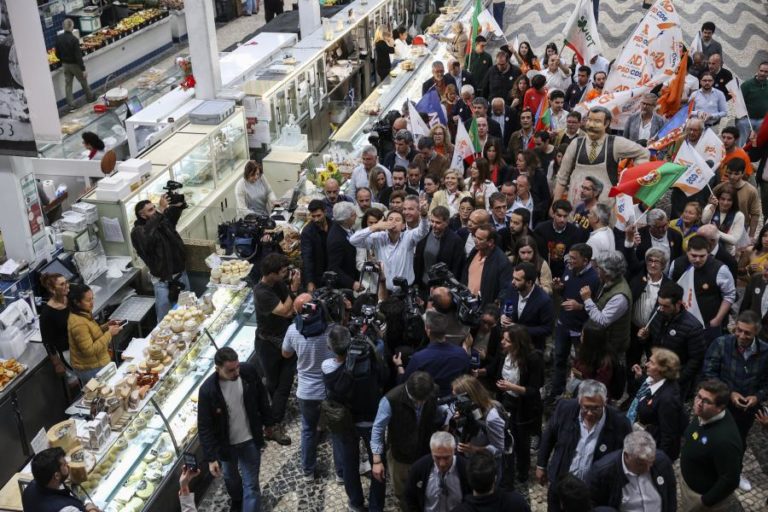 De norte a sul líderes prosseguem campanha eleitoral sem se cruzarem