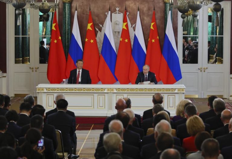 Rússia e China consideram “profundamente desestabilizador” projeto de escudo antimísseis de Trump