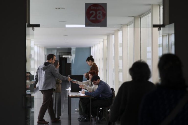 Voto antecipado em mobilidade com adesão de 94% dos mais de 333 mil inscritos