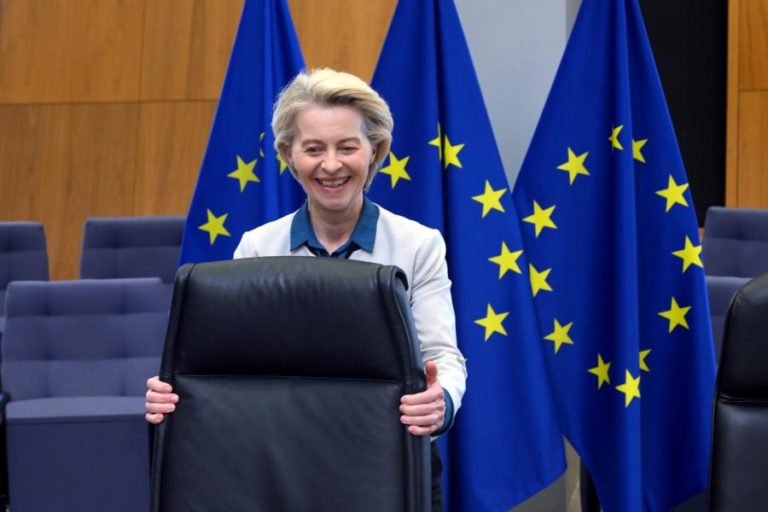 Von der Leyen auscultou indústria da Defesa para reforçar setor na UE