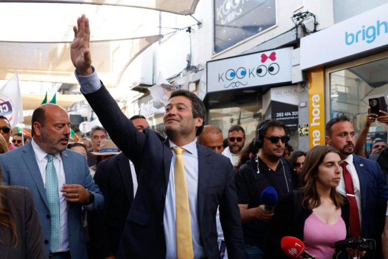 Ventura volta a dizer que espera que portugueses deem “um cartão vermelho” à AD