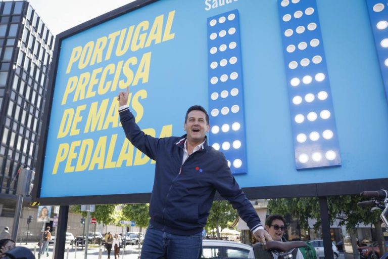 IL diz querer liderar políticas e sugere que prefere Governo a acordo parlamentar