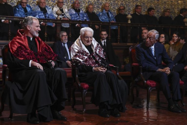 Marcelo elogia “notáveis virtudes” de Felipe VI e Mattarella em discurso em latim